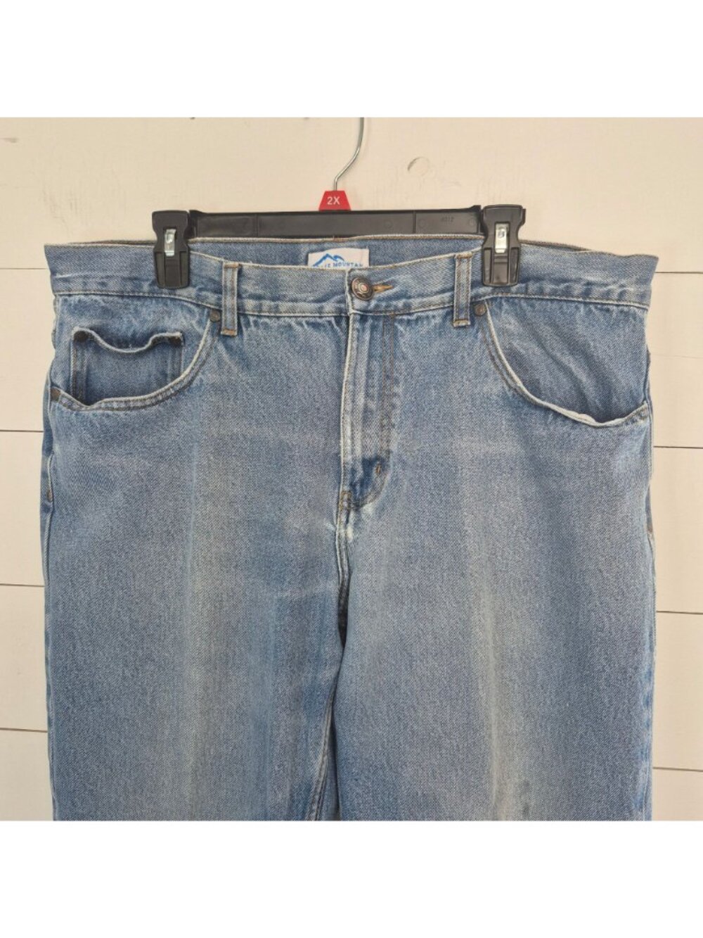 Blue Mountain Mens Relaxed Fit Light Wash Denim Jeans Size 40/32 - Picture 2 of 11